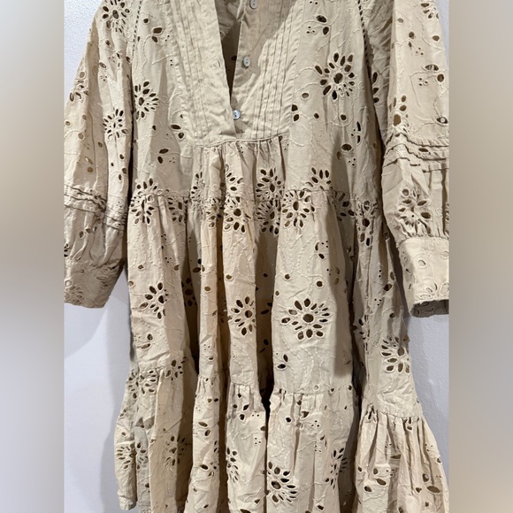 DRA Los Angeles Beige Eyelet V-Neck Dress size Medium (tag says large) - Picture 6 of 10